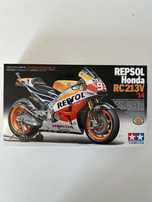 Motor motocykl Honda RC213V Repsol model Tamiya 14130