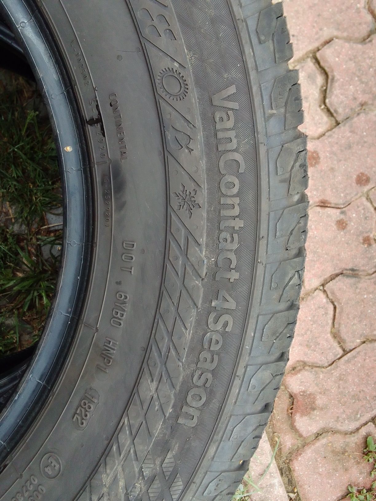 Cena za 2 Opony wielosezonowe 235/65r16C CONTINENTAL 2022r 6mm