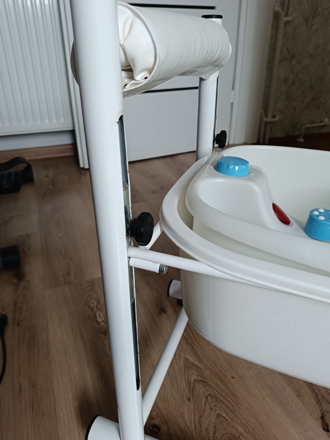 Zestaw do pedicure brodzik z podnóżkiem i miską z hydromasażem