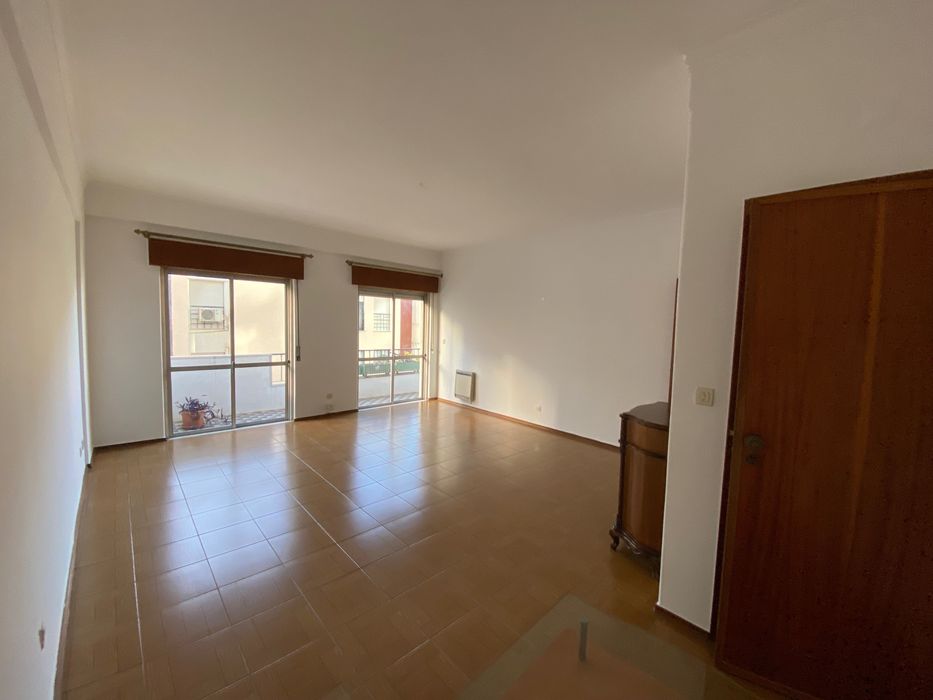Apartamento T2 junto à Gare do Oriente e Moscavide
