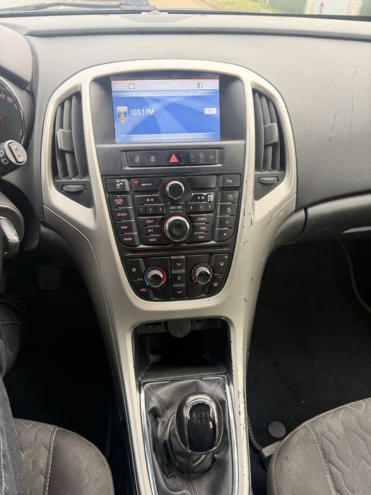 Opel Astra 2013 год 1.7 дизель механика