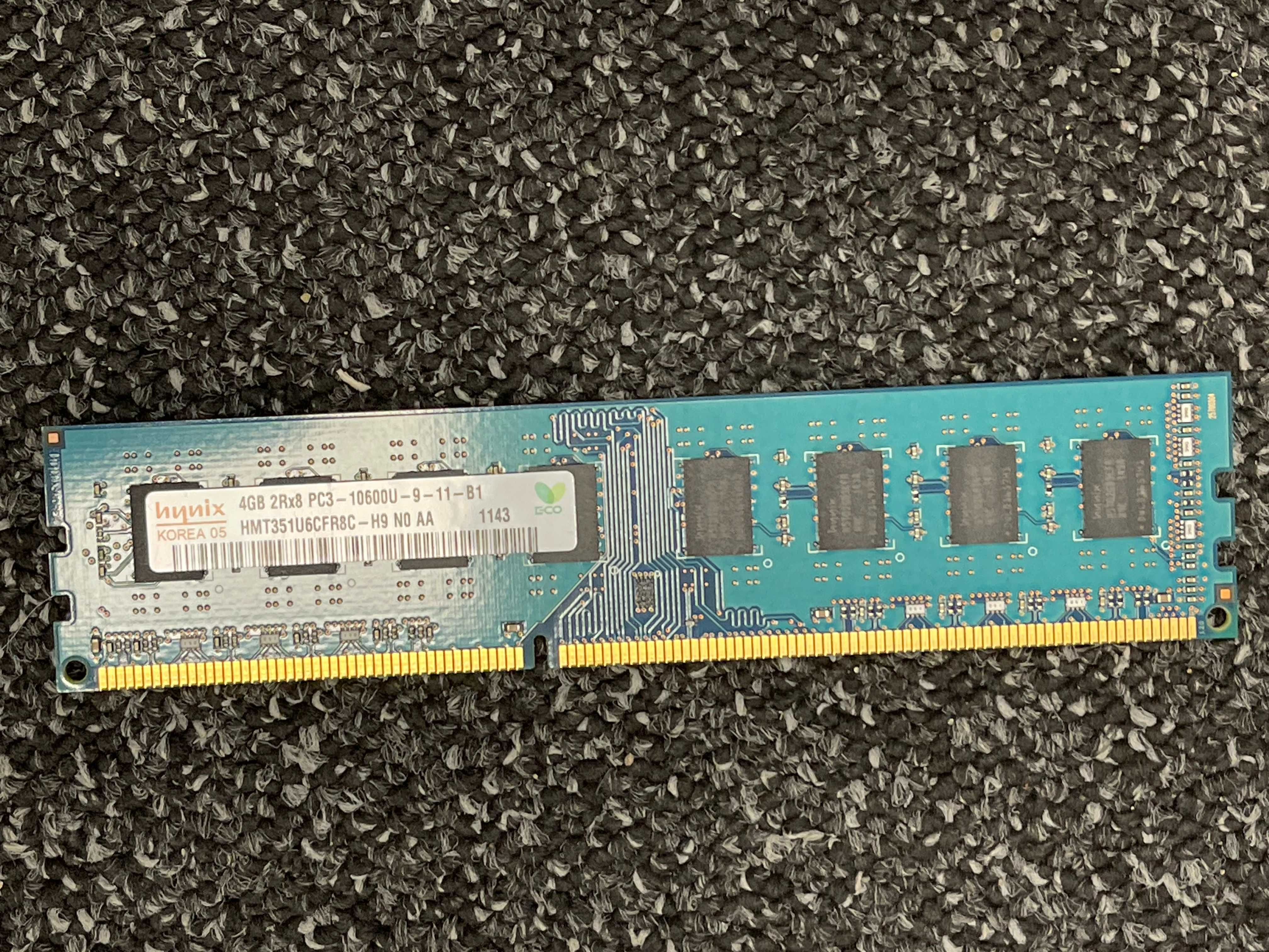 Hynix 4GB PC3-12800 DDR3- 1600MHz non-ECC Unbuffered CL11 240-Pin DIMM