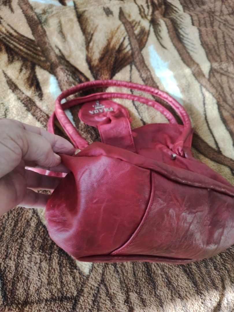 Вінтажна сумка Prada .