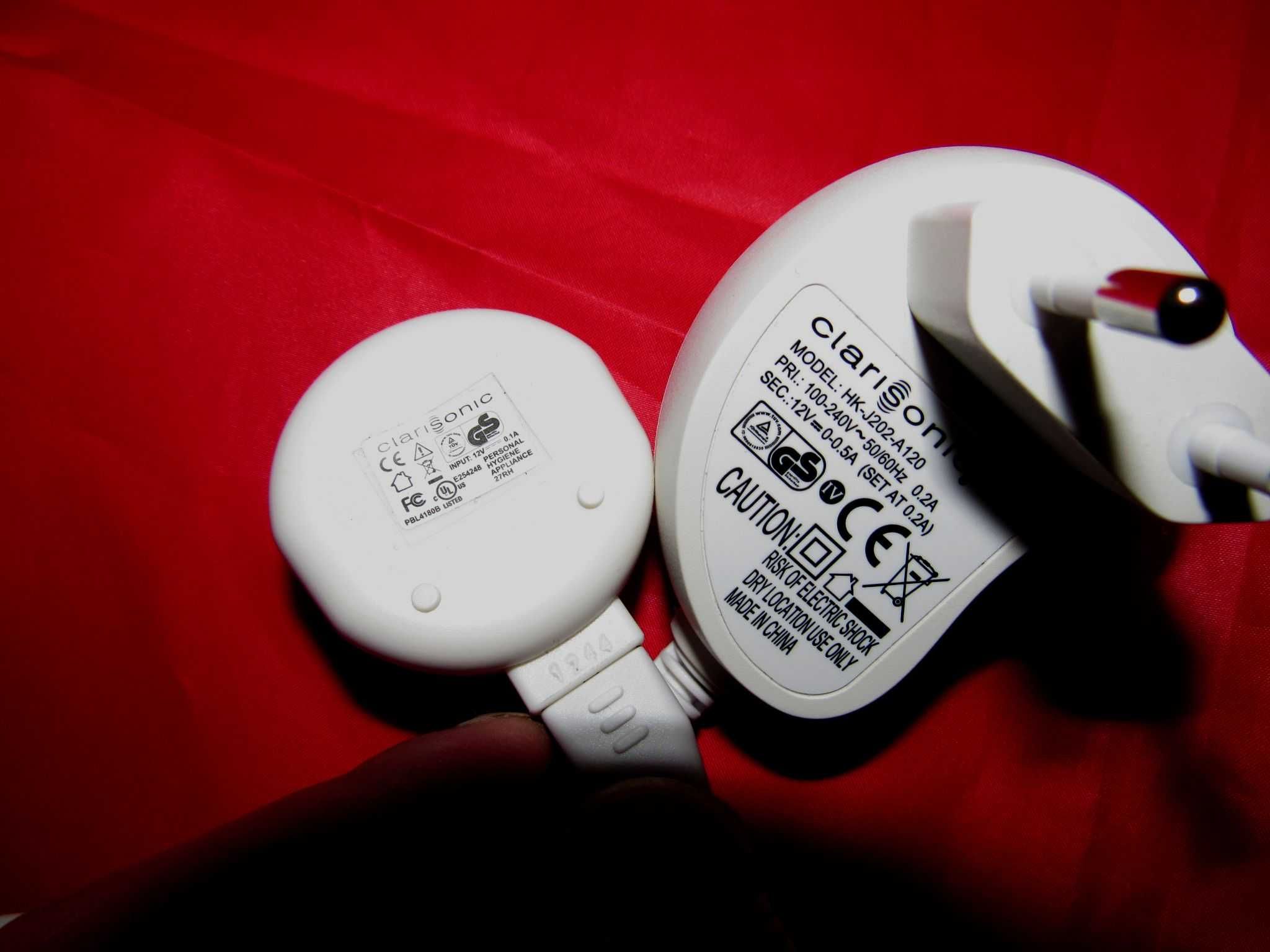 Clarisonic HK-J202-A120 - беспроводная зарядка, адаптер, блок питания.