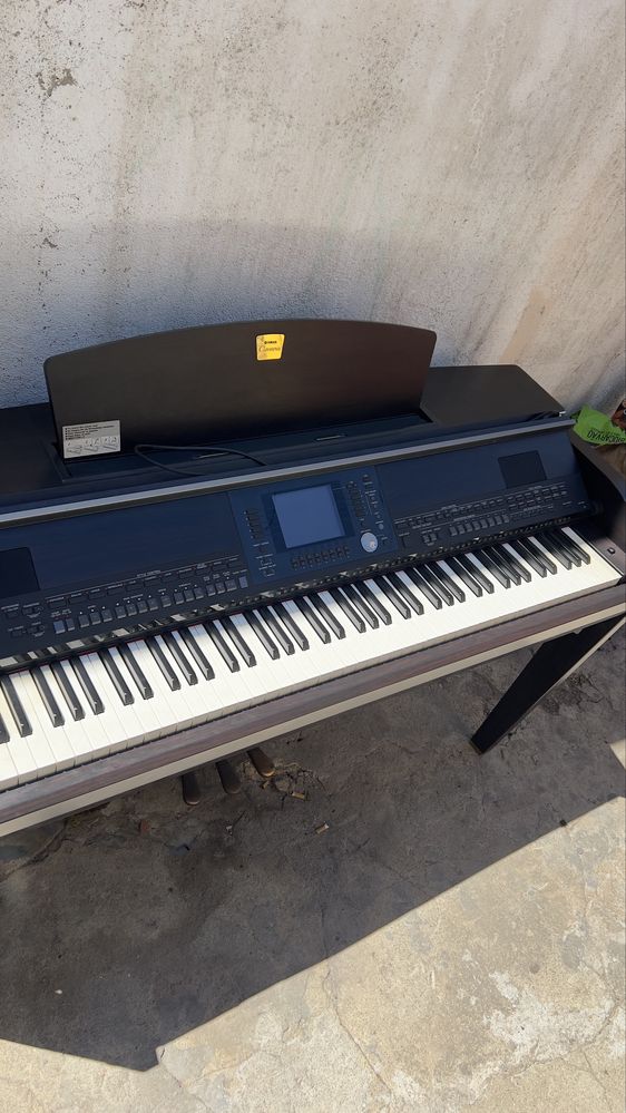 Clavinova Yamaha CVP 505