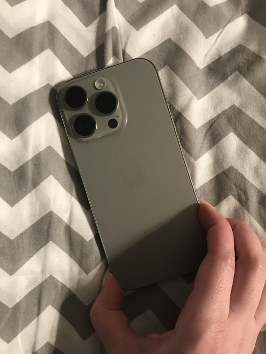 Продам айфон 16 про 256