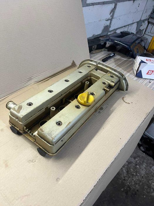 головка  опель омега б. клапанна кришка опель омега б.