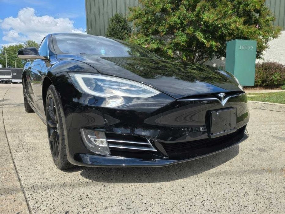 Tesla Model S 75D      2019