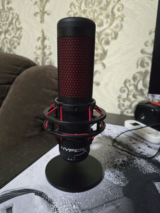 Продам микрофон Hyperx QUADCAST