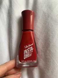 Sally Hansen czerwony lakier do paznokci 390