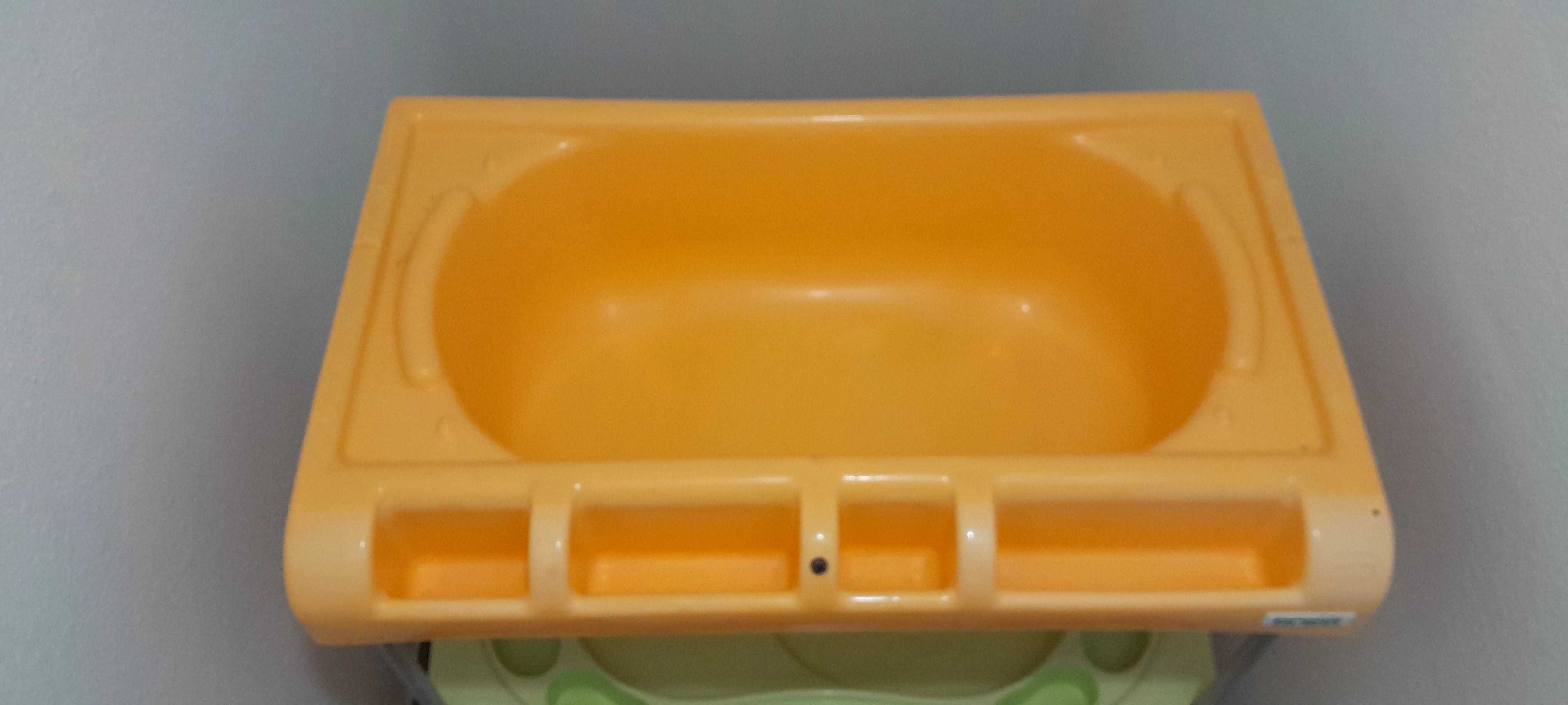 Banheira com muda fraldas