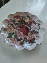 Talerz rozany sygnowany Victorian Rose Bouquet falisty