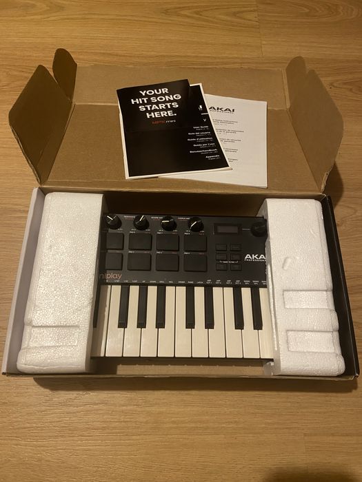 Teclado Akai Mpk mini play mk3