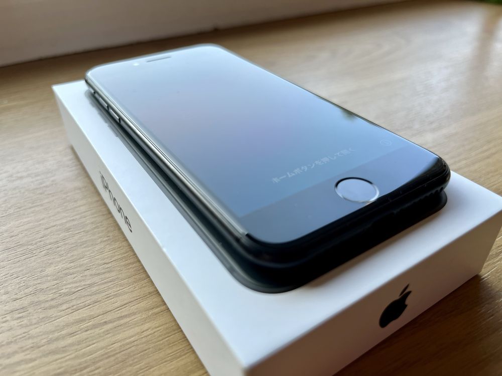 Iphone SE 2020 - 128GB - spigen - pudełko