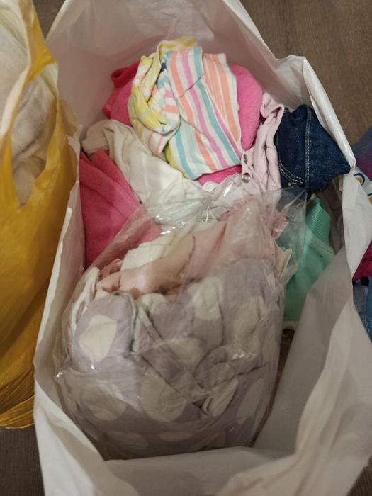 Віддам дитячі речі задарма