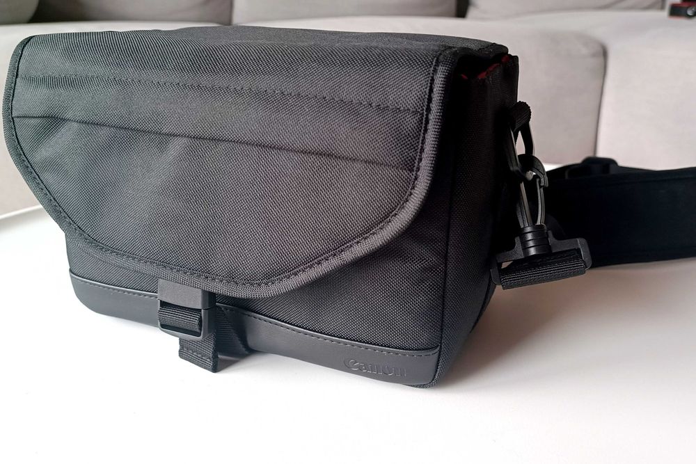 Aparat Canon EOS 2000D + obiektyw EF-S 18-55mm + torba. Stan idealny!