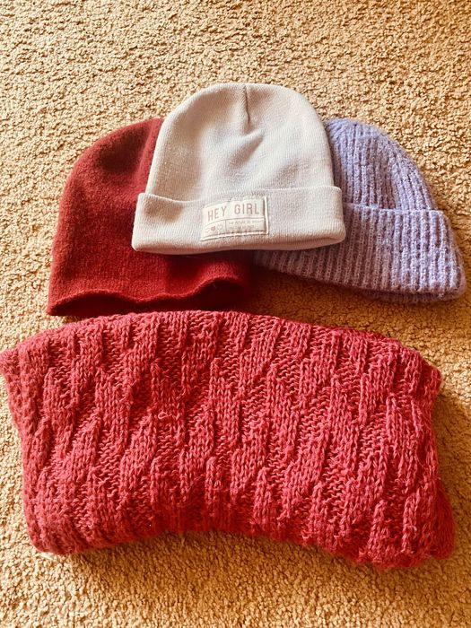 Віддам шапки, снуд (хомут)