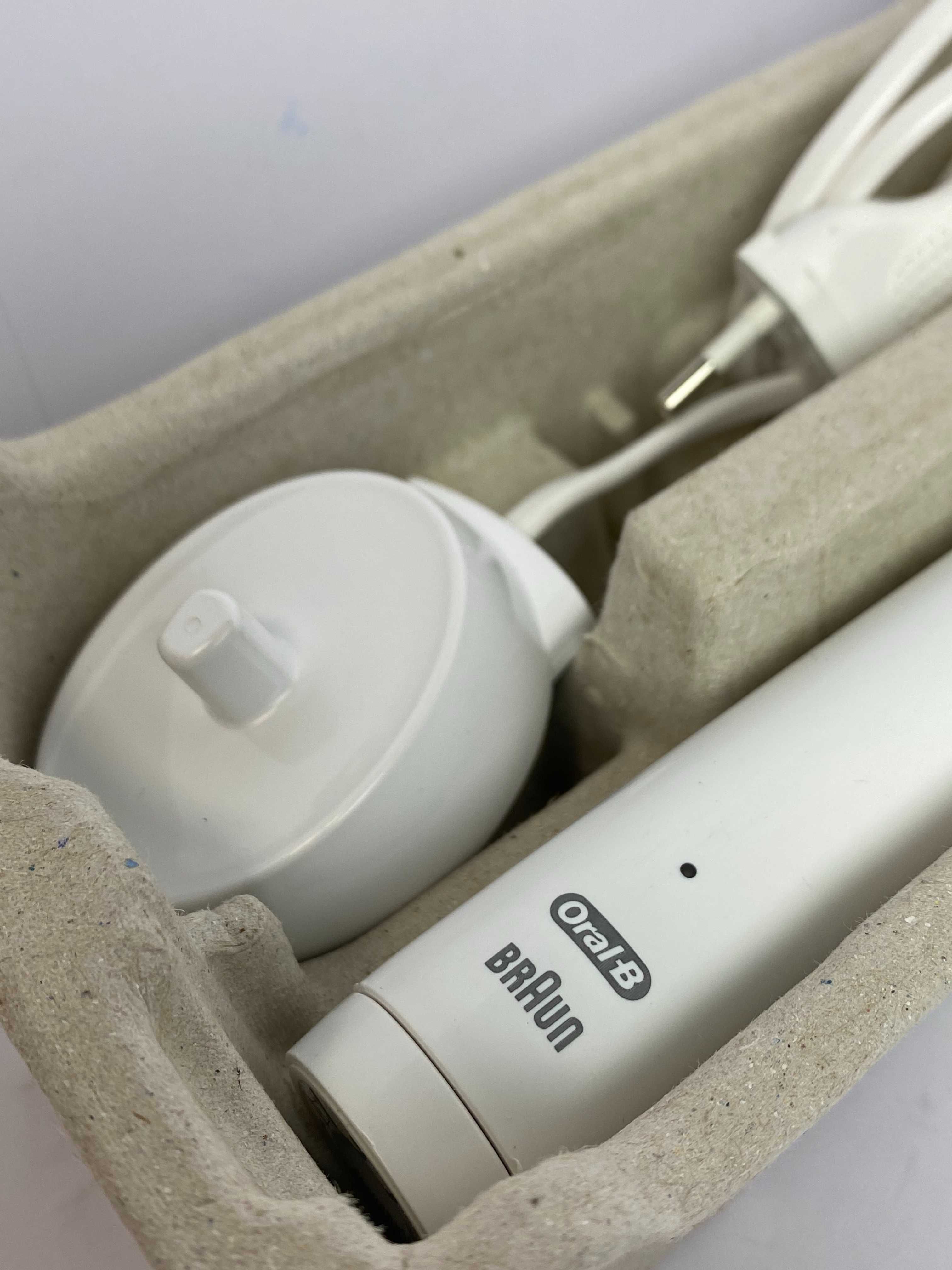 Szczoteczka elektryczna Oral-B Pro3 3000 Sensitive