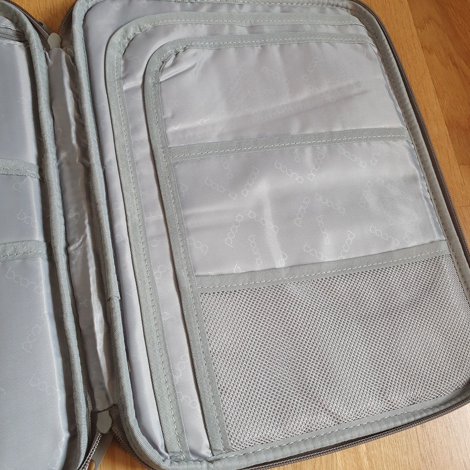 Pokrowiec na laptopa/tableta z przegródkami szary