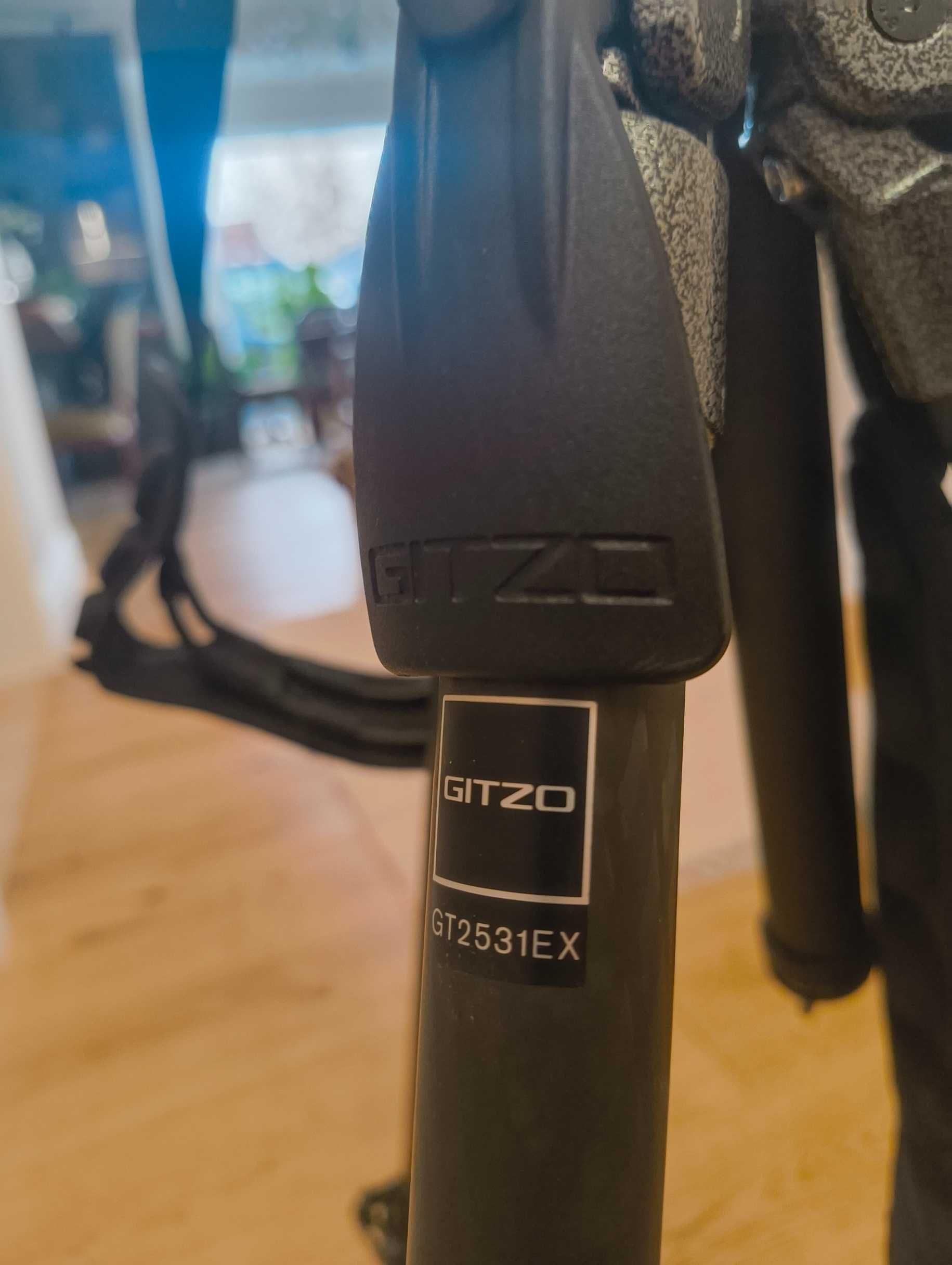 Gitzo Explorer Carbon Tripod w. tilt&swivel column (GT2531EX)