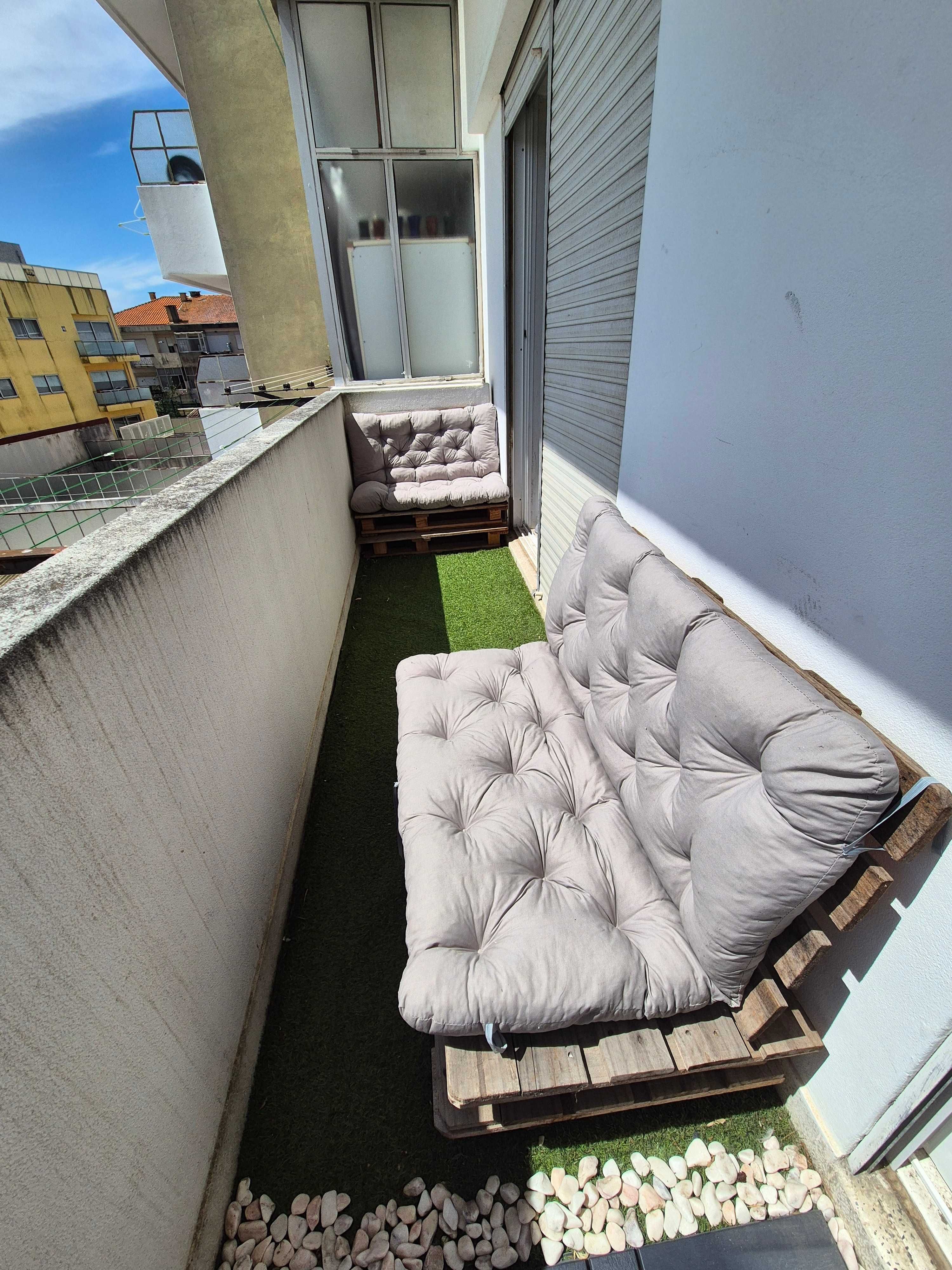 2 sofás de jardim para exterior com 2 almofadas