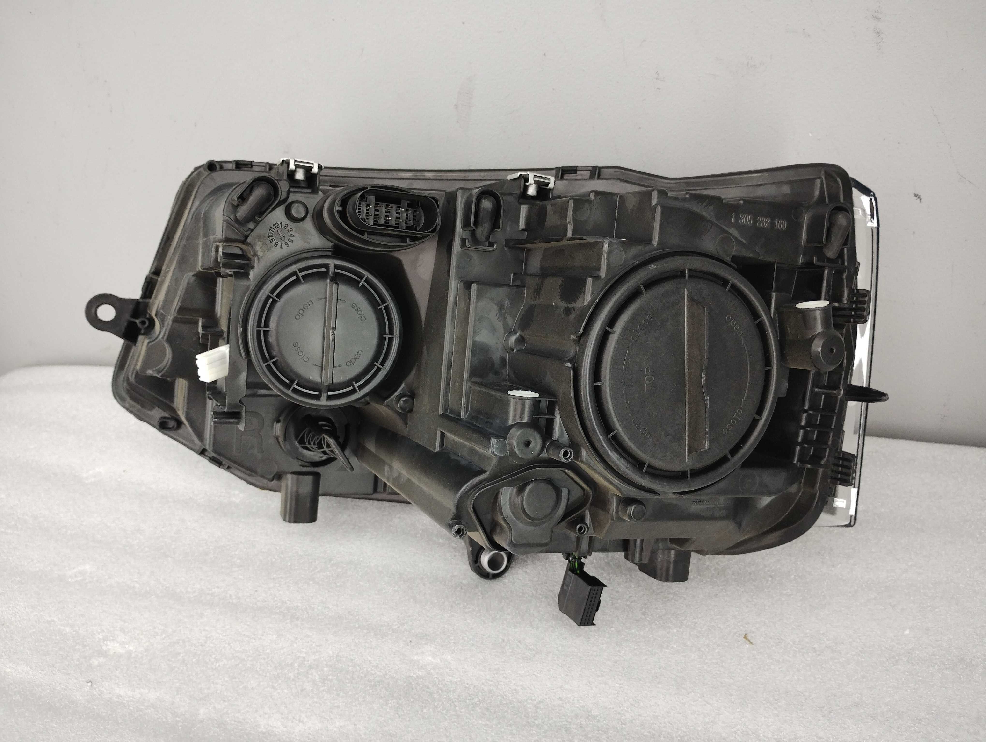 Lampa Reflektor Prawy VW T5 Lift Caravelle XENON DRL EU! NOWA!