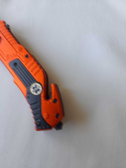 Nowy nóż składany