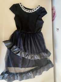 Czarna elegancka sukieneczka