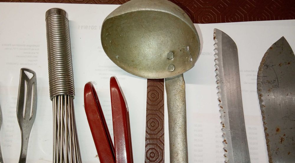 Concha, batedor, facas, etc... lote por 5€