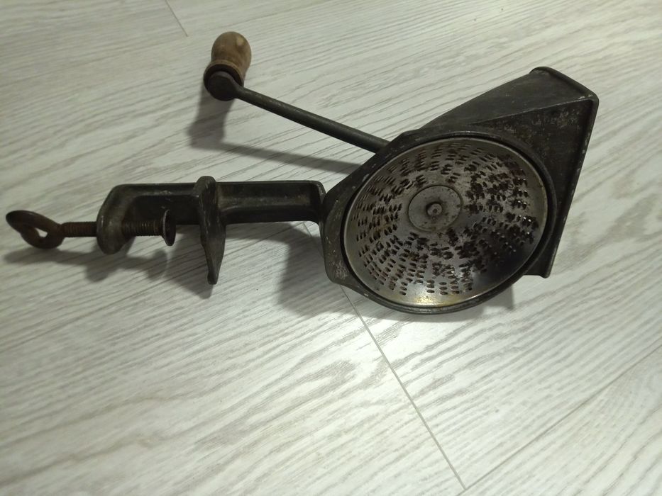 Zabytkowa maszynka do tarcia SOLAR