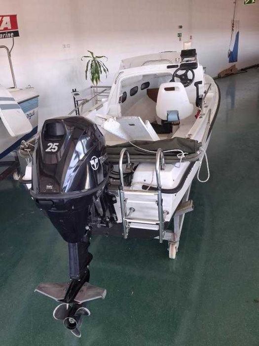Barco OBE 4.70 com o motor TOHATSU 25HP  com trime 4T.