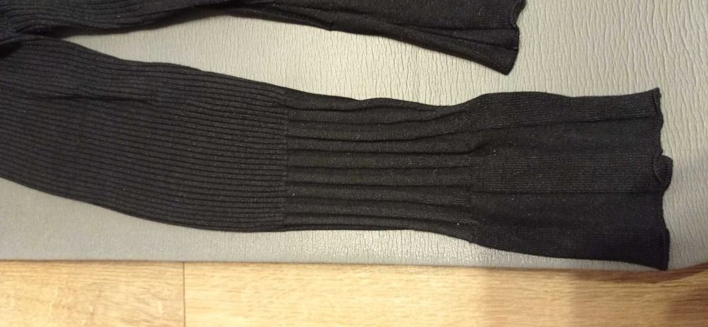 Sweterek damski z futrzanym odpinanym kolnierzem