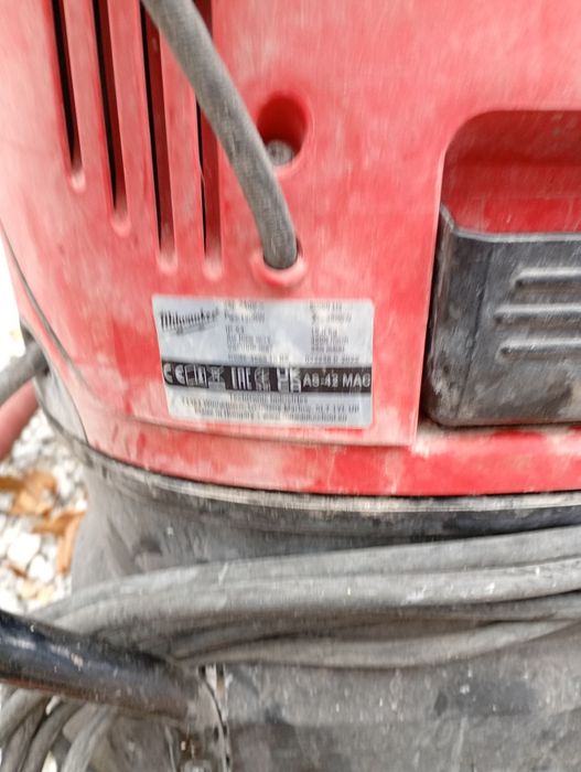Odkurzacz przemysłowy Milwaukee stan bardzo dobry polecam...