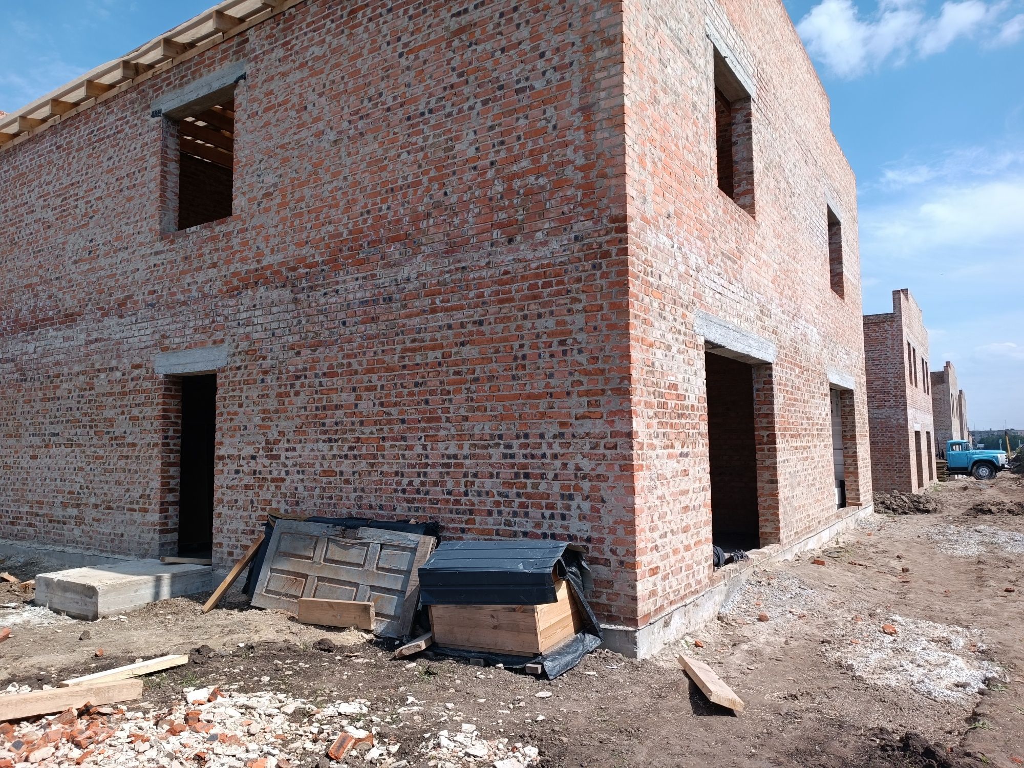Продам котедж двоян. Масив Новобудов на Ювілейному.