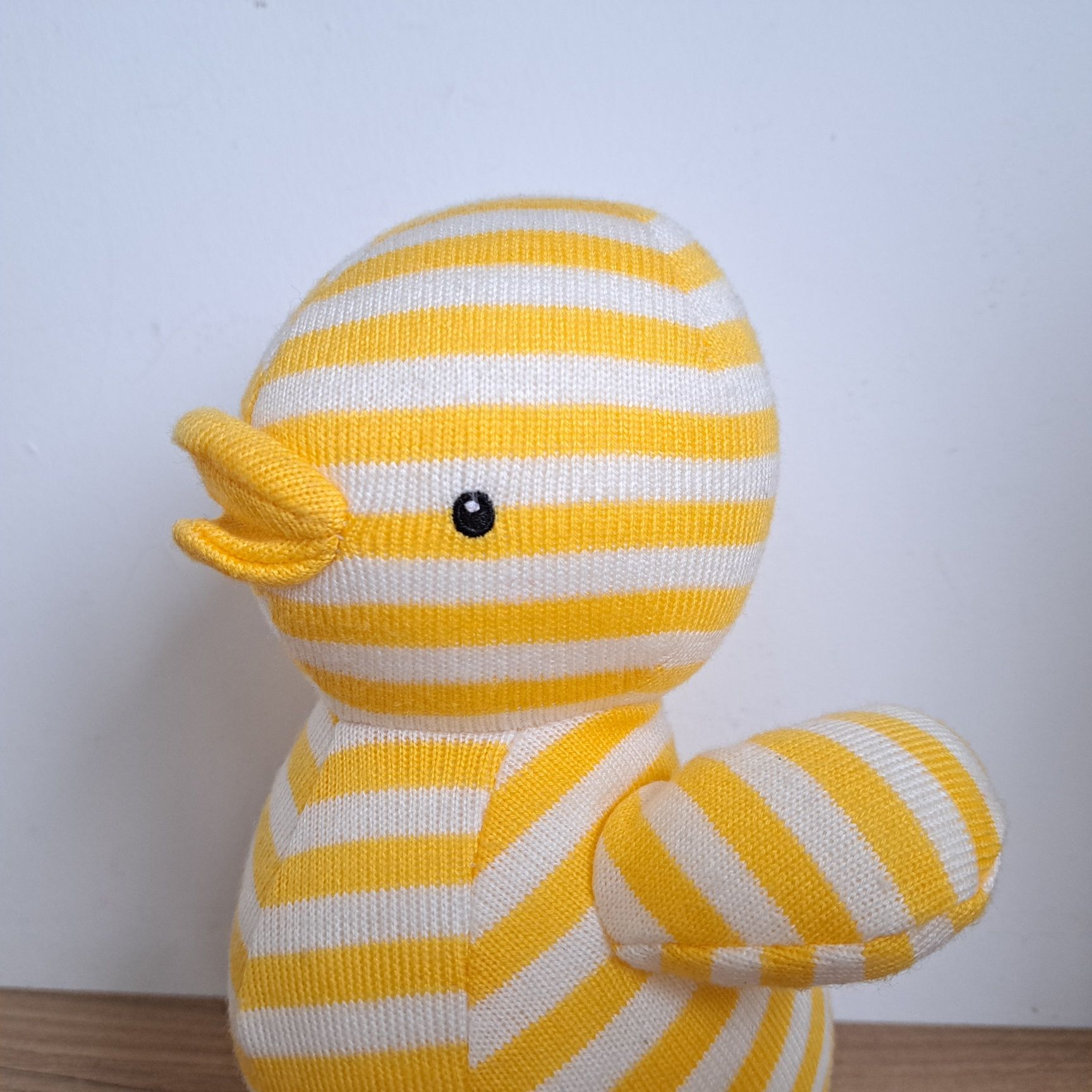 Jellycat Dilys Duck maskotka kaczka z dzwoneczkiem