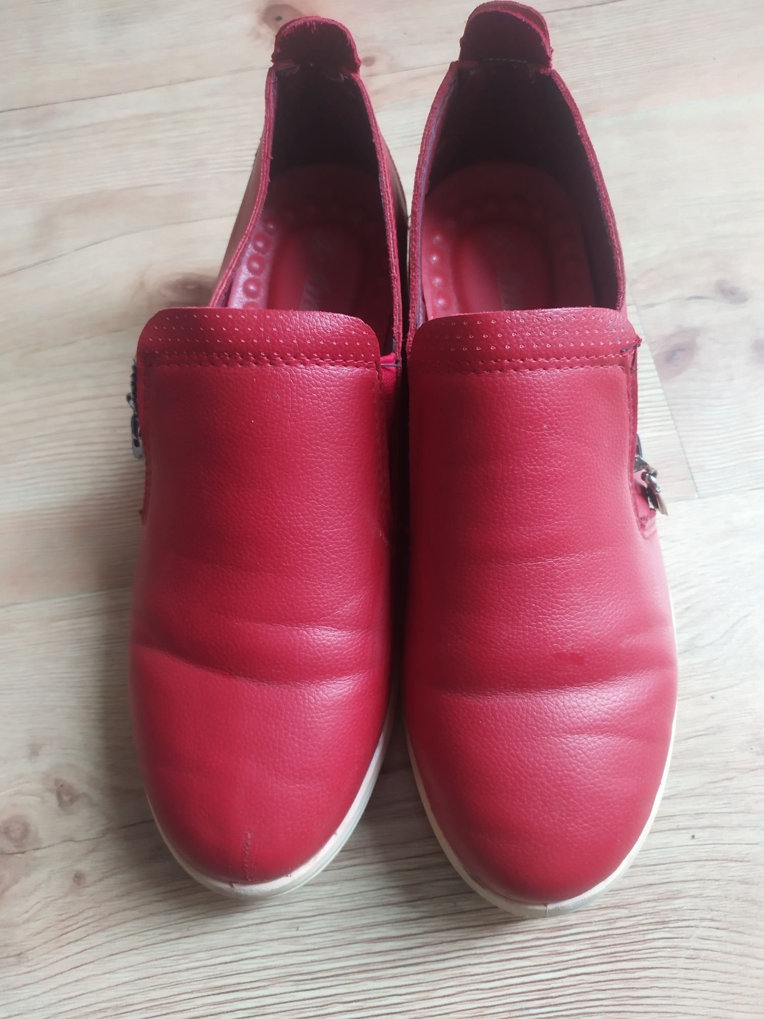 Buty botki damskie czerwone rozmiar 38 długość wkładki 24,5 cm .