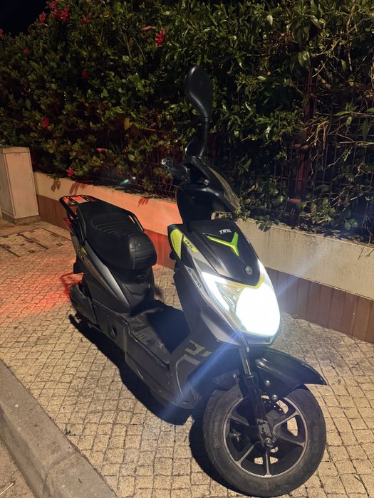 Mota eletrica com documentos