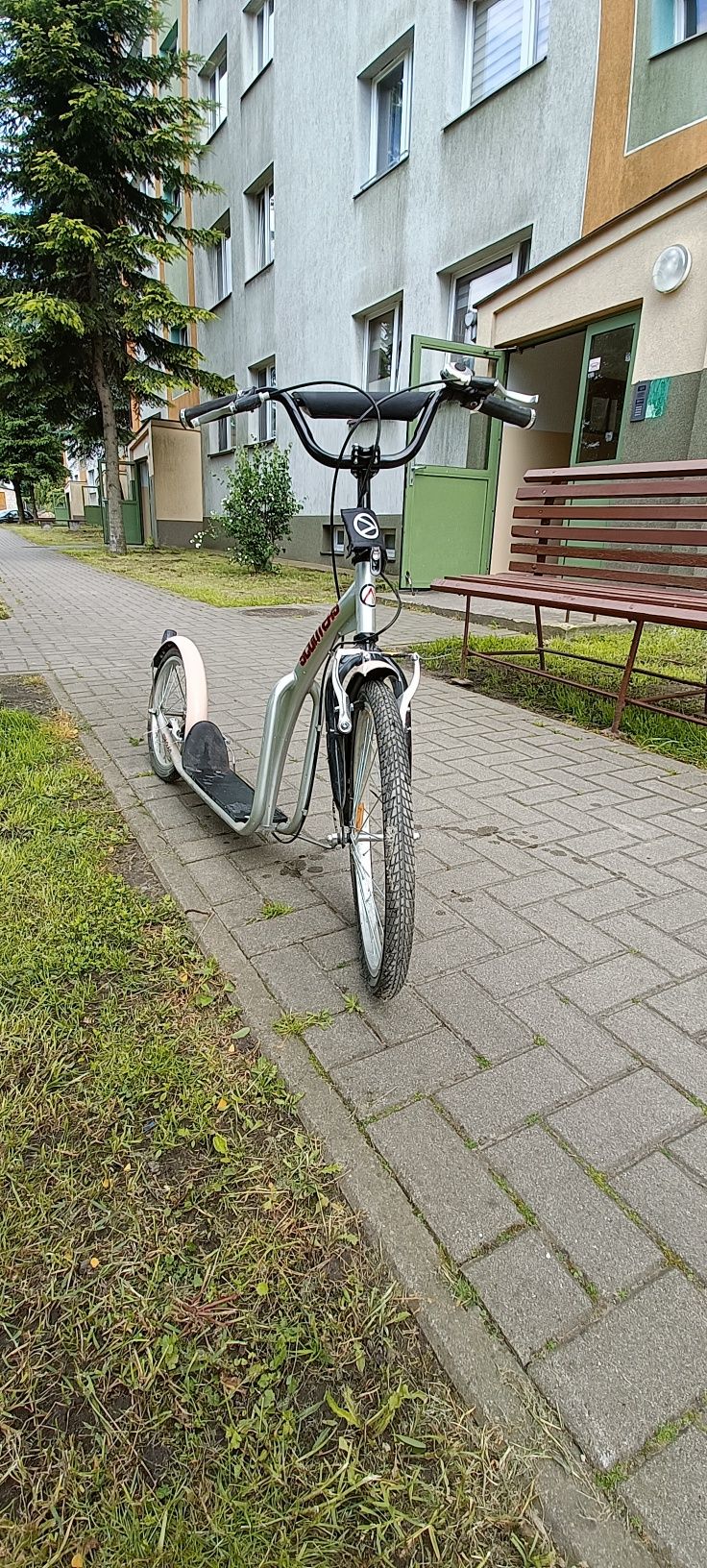 Hulajnoga z dużymi oponami