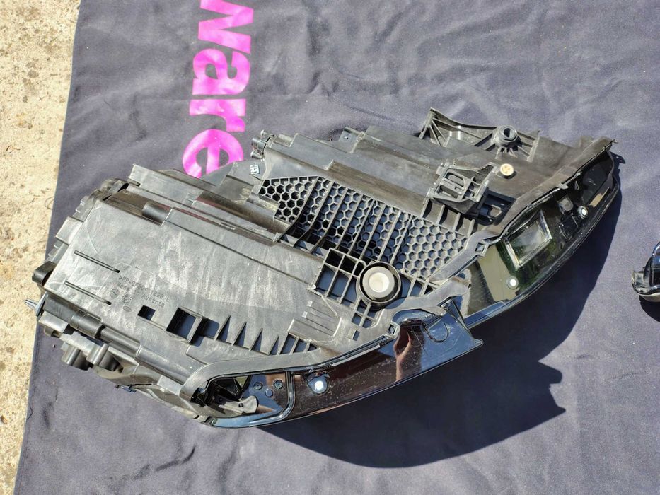 Фари права та ліва Audi SQ8 оригінал 4M8941085 4M8941086