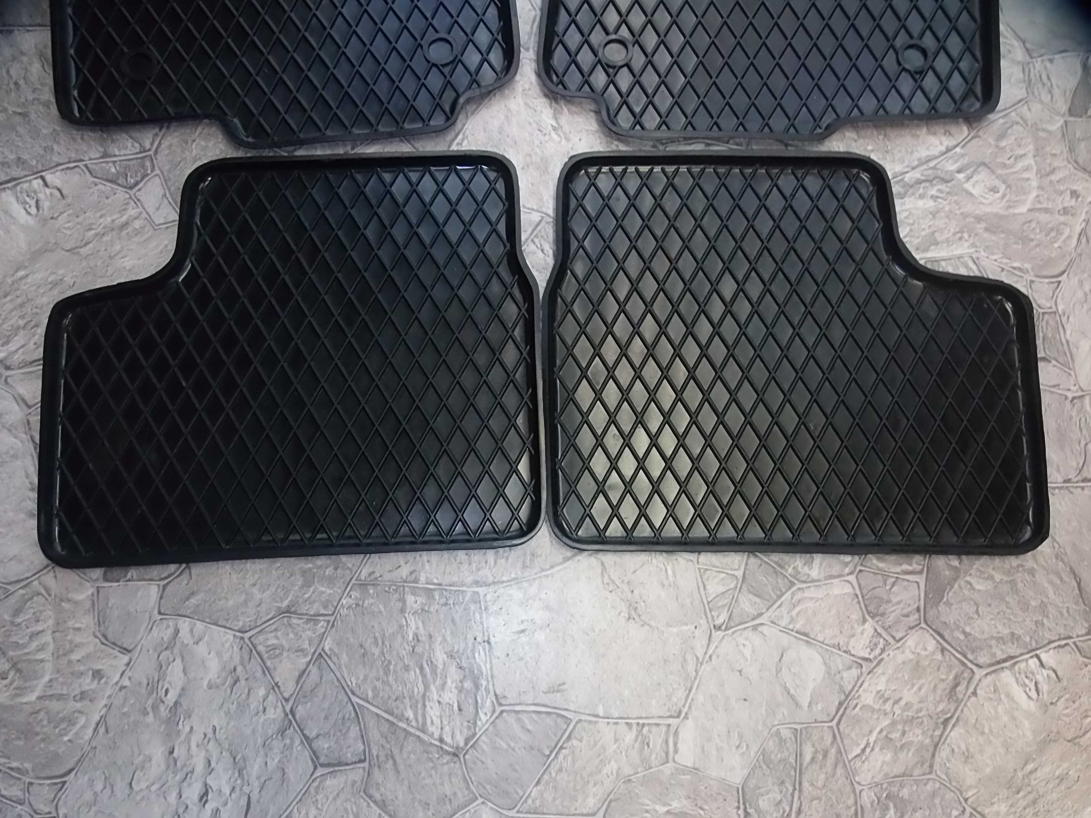 Dywaniki Gumowe Korytka OPEL ASTRA II 2 G III 3 H ZAFIRA A B C Mokka
