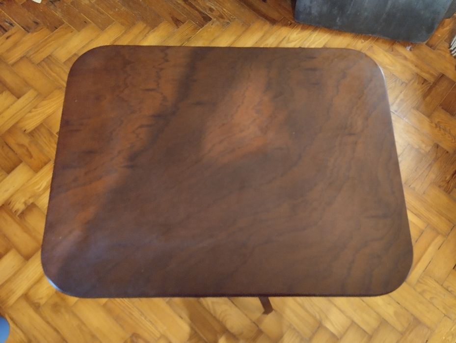 Mesa de apoio em madeira