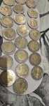 Várias moedas de 2 euros