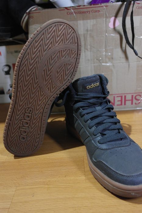 Ботинки adidas 40 размер б/у