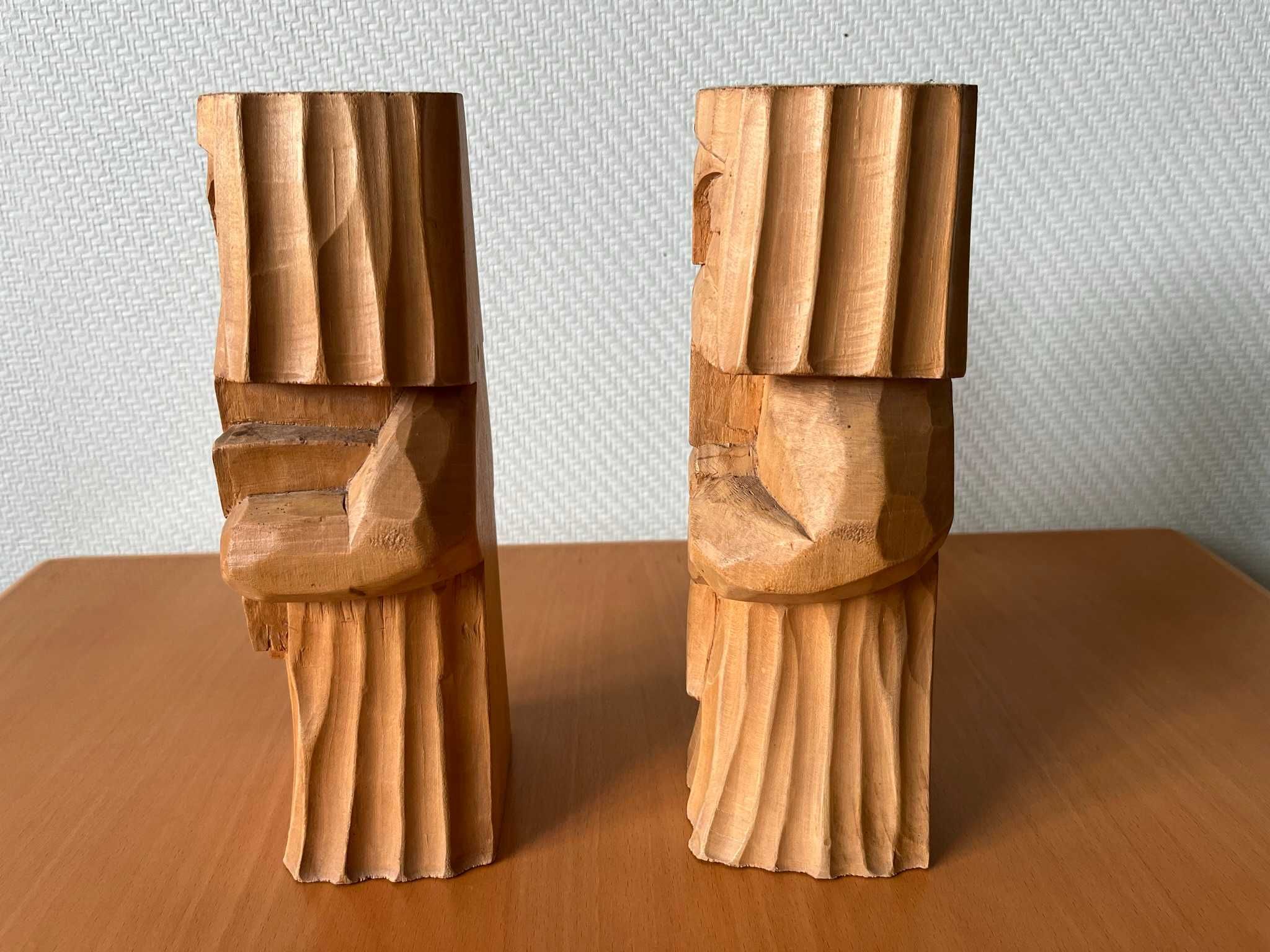 Dwie figurki grajków/wsporniki do półki, lite drewno, rękodzieło