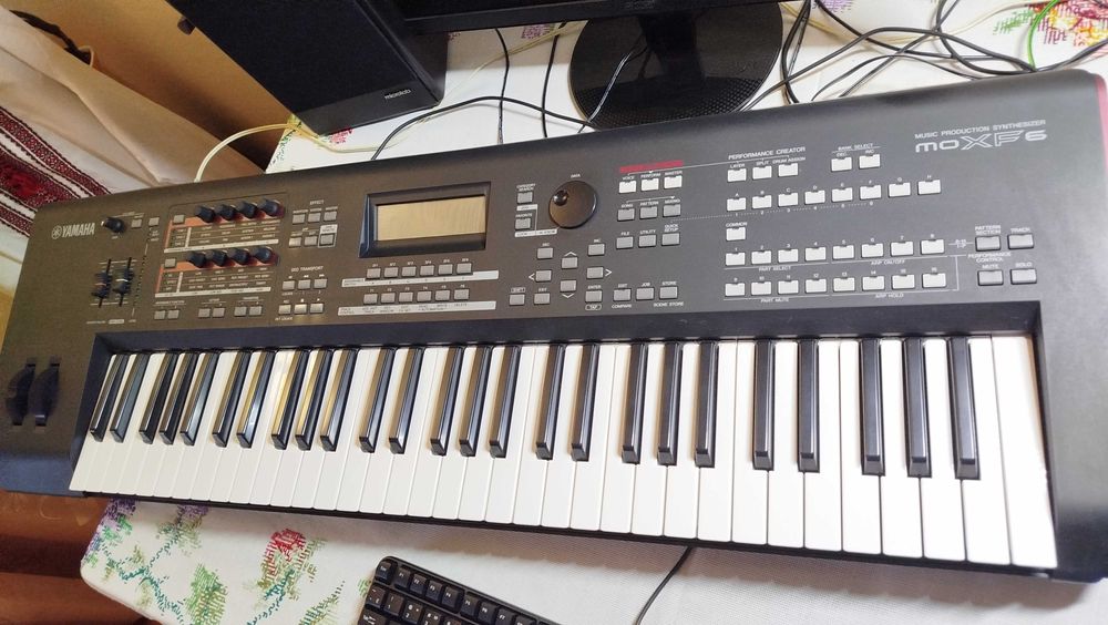 Синтезатор YAMAHA moxF6