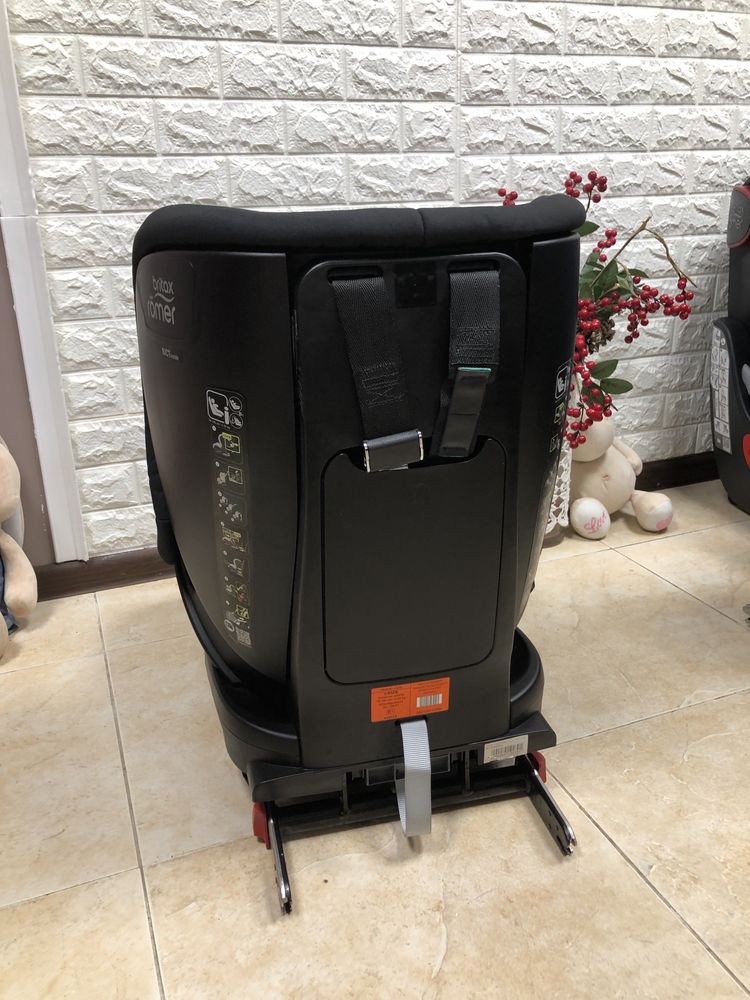 Автокрісло Britax Römer TRIFIX2 i-SIZE Група 1 (9-18 кг) Isofix