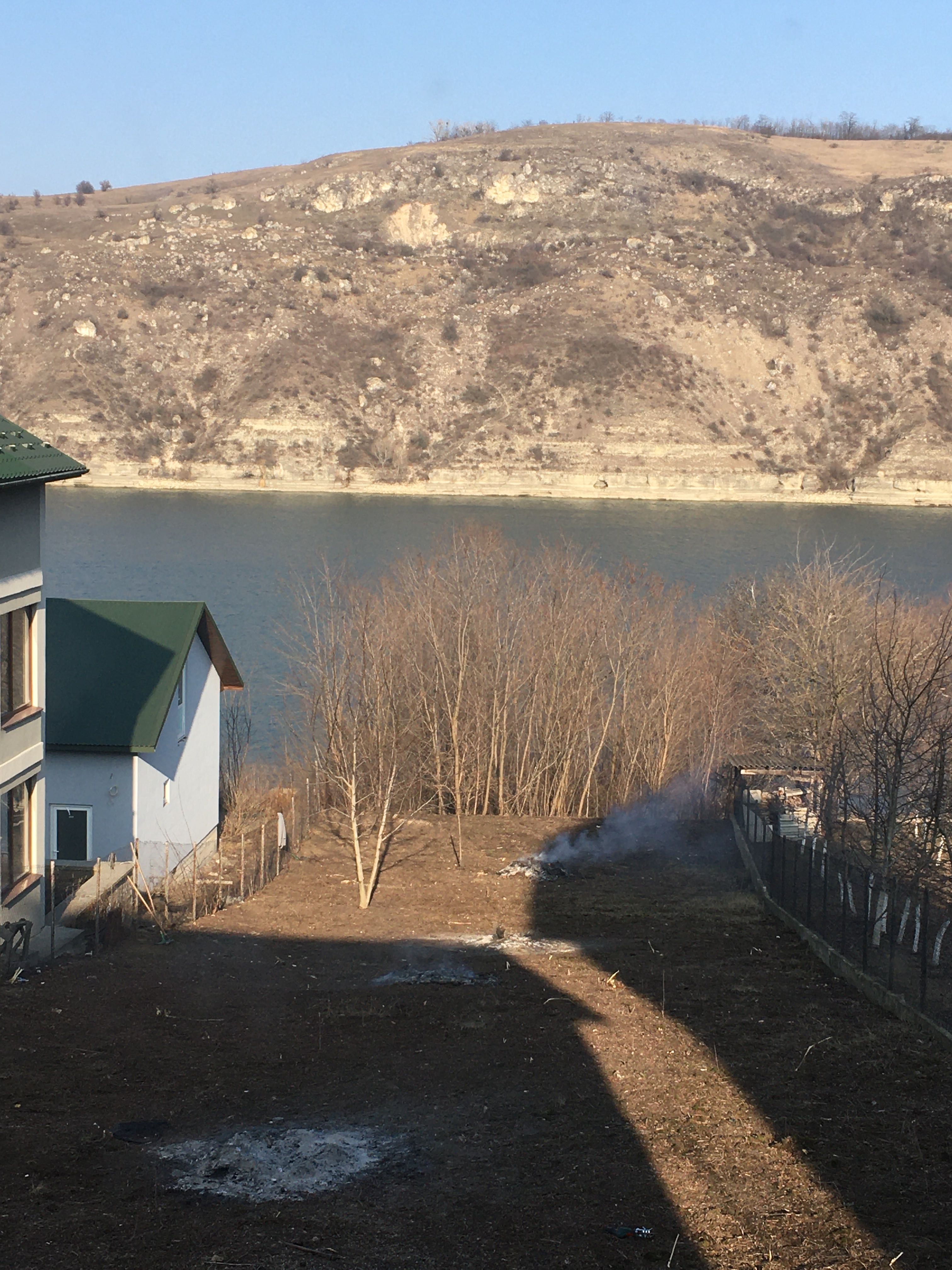 Продається дачна ділянка з незавершеним будівництвом