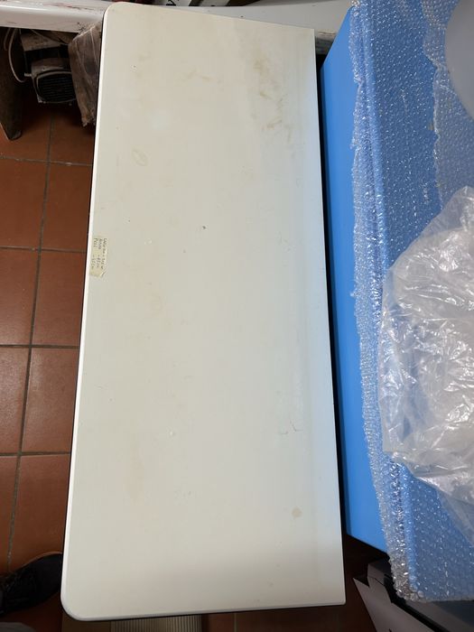 Cómoda e mesas de cabeceira