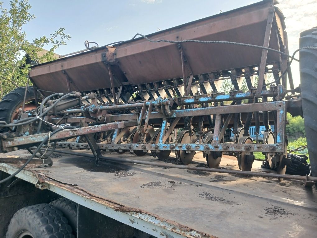 Продам сеялку зерновую сз3.6