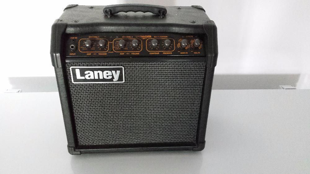 Guitarra Stagg e amplificador Laney